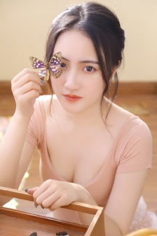 小向まな美